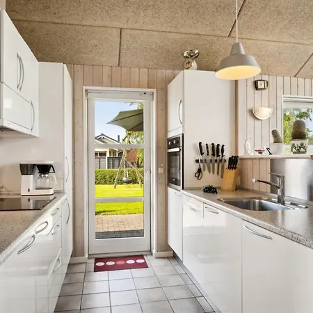 Neno - 100m From The Sea By Interhome *