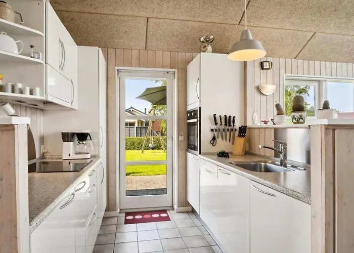 Neno - 100m From The Sea By Interhome *